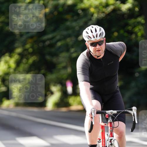 14.09.2025 - Stadtparktriathlon Michael Burmester http://msf.ph/oto/8911468 14.09.2025 11:09:17 Radfahren 805, 823 meine-sportfotos.de