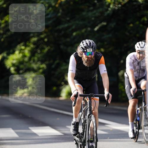 14.09.2025 - Stadtparktriathlon Michael Burmester http://msf.ph/oto/8911486 14.09.2025 11:09:41 Radfahren 724, 780, 790, 831, 900 meine-sportfotos.de
