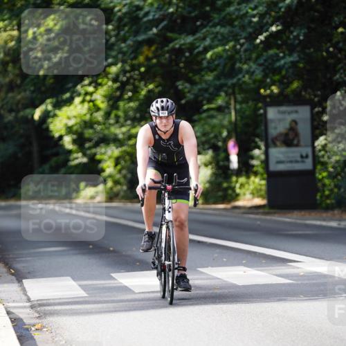 14.09.2025 - Stadtparktriathlon Michael Burmester http://msf.ph/oto/8911488 14.09.2025 11:09:50 Radfahren 902 meine-sportfotos.de