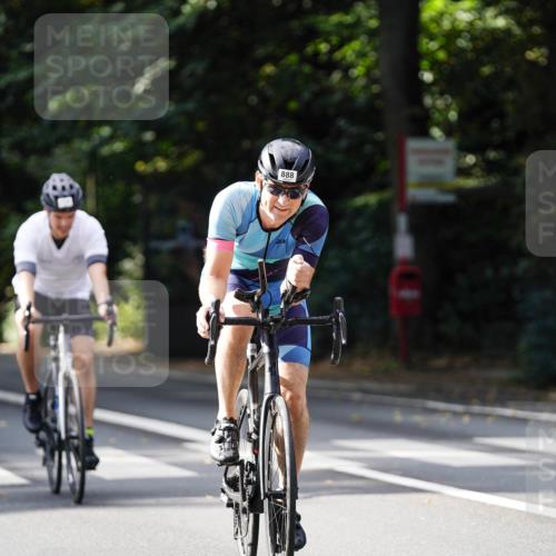 14.09.2025 - Stadtparktriathlon Michael Burmester http://msf.ph/oto/8911493 14.09.2025 11:10:04 Radfahren 779, 797, 806, 849, 888 meine-sportfotos.de