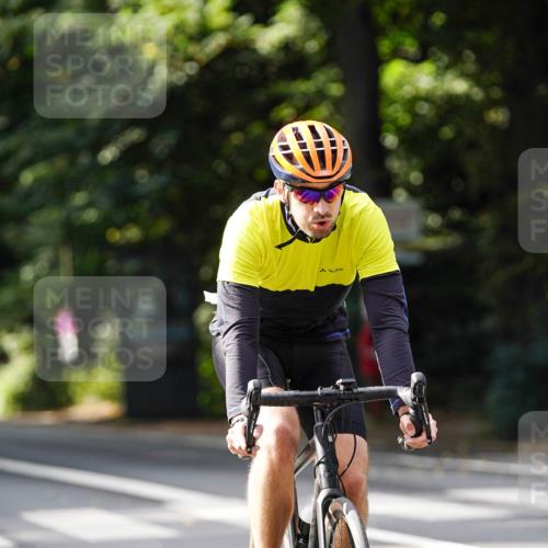 14.09.2025 - Stadtparktriathlon Michael Burmester http://msf.ph/oto/8911501 14.09.2025 11:10:14 Radfahren 732, 762, 806, 868, 877 meine-sportfotos.de