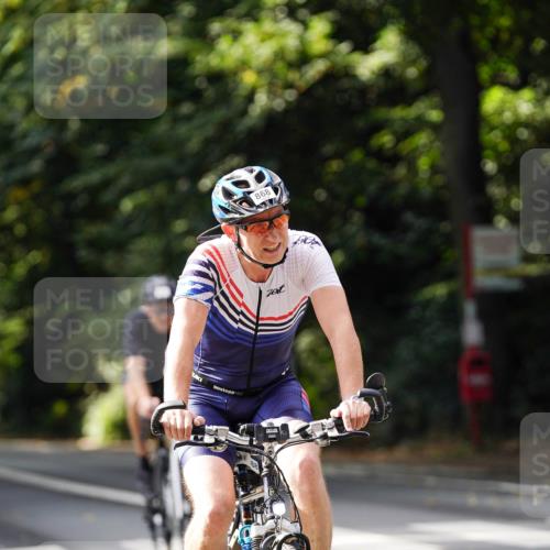 14.09.2025 - Stadtparktriathlon Michael Burmester http://msf.ph/oto/8911503 14.09.2025 11:10:16 Radfahren 732, 762, 806, 868, 877 meine-sportfotos.de