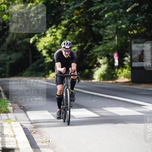14.09.2025 - Stadtparktriathlon Michael Burmester http://msf.ph/oto/8911506 14.09.2025 11:10:21 Radfahren 732, 868, 877 meine-sportfotos.de