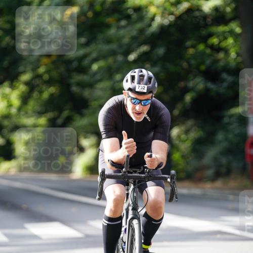 14.09.2025 - Stadtparktriathlon Michael Burmester http://msf.ph/oto/8911507 14.09.2025 11:10:22 Radfahren 732, 877 meine-sportfotos.de