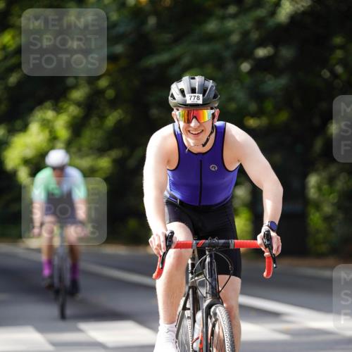 14.09.2025 - Stadtparktriathlon Michael Burmester http://msf.ph/oto/8911534 14.09.2025 11:11:52 Radfahren 754, 778, 826 meine-sportfotos.de