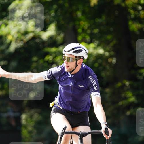 14.09.2025 - Stadtparktriathlon Michael Burmester http://msf.ph/oto/8911540 14.09.2025 11:11:57 Radfahren 754, 755, 765, 771, 778, 802, 826, 852, 919 meine-sportfotos.de