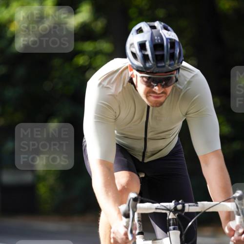 14.09.2025 - Stadtparktriathlon Michael Burmester http://msf.ph/oto/8911547 14.09.2025 11:12:06 Radfahren 755, 765, 771, 774, 802, 803, 852, 905, 919 meine-sportfotos.de