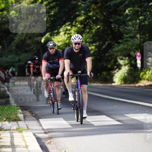 14.09.2025 - Stadtparktriathlon Michael Burmester http://msf.ph/oto/8911550 14.09.2025 11:12:12 Radfahren 734, 774, 801, 803, 835, 905 meine-sportfotos.de