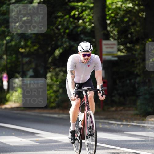 14.09.2025 - Stadtparktriathlon Michael Burmester http://msf.ph/oto/8911554 14.09.2025 11:12:16 Radfahren 734, 746, 774, 801, 803, 807, 835, 846, 905 meine-sportfotos.de