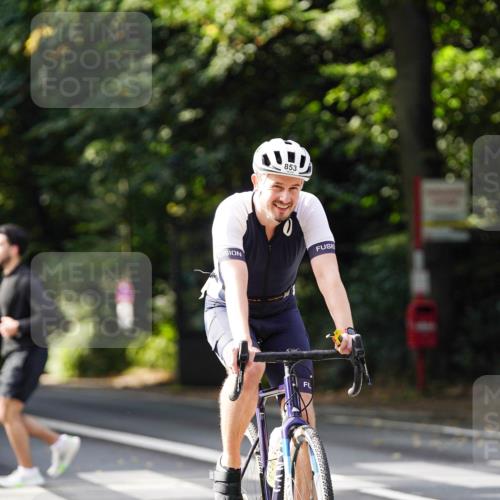 14.09.2025 - Stadtparktriathlon Michael Burmester http://msf.ph/oto/8911577 14.09.2025 11:12:48 Radfahren 853, 872 meine-sportfotos.de