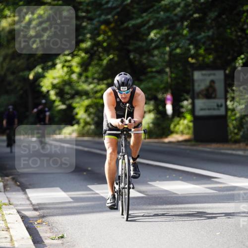14.09.2025 - Stadtparktriathlon Michael Burmester http://msf.ph/oto/8911584 14.09.2025 11:13:07 Radfahren 682, 827, 859, 861 meine-sportfotos.de