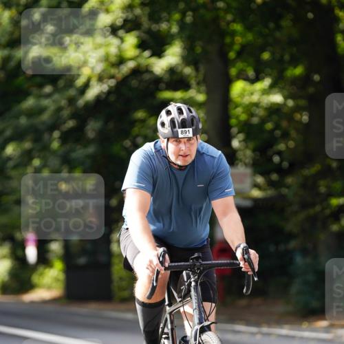 14.09.2025 - Stadtparktriathlon Michael Burmester http://msf.ph/oto/8911590 14.09.2025 11:13:16 Radfahren 827, 828, 861, 891, 973 meine-sportfotos.de