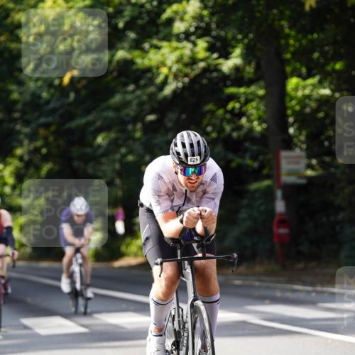 14.09.2025 - Stadtparktriathlon Michael Burmester http://msf.ph/oto/8911604 14.09.2025 11:13:33 Radfahren 825, 848, 857, 889, 917 meine-sportfotos.de