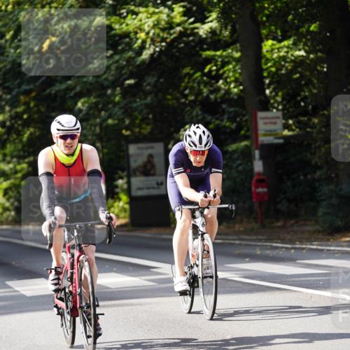 14.09.2025 - Stadtparktriathlon Michael Burmester http://msf.ph/oto/8911606 14.09.2025 11:13:34 Radfahren 825, 848, 889, 917 meine-sportfotos.de