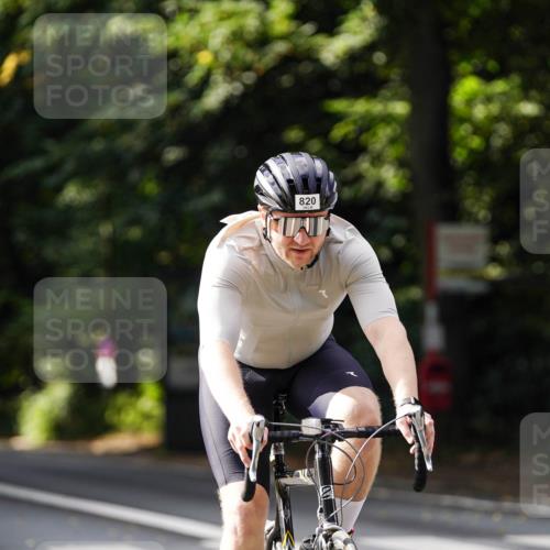 14.09.2025 - Stadtparktriathlon Michael Burmester http://msf.ph/oto/8911642 14.09.2025 11:14:53 Radfahren 820, 882 meine-sportfotos.de