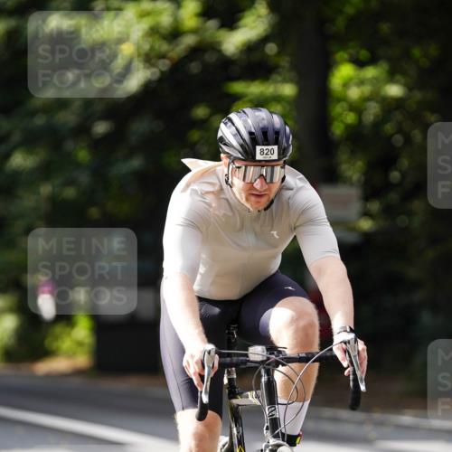 14.09.2025 - Stadtparktriathlon Michael Burmester http://msf.ph/oto/8911643 14.09.2025 11:14:53 Radfahren 820, 882 meine-sportfotos.de