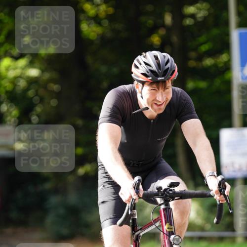 14.09.2025 - Stadtparktriathlon Michael Burmester http://msf.ph/oto/8911645 14.09.2025 11:15:02 Radfahren 882 meine-sportfotos.de
