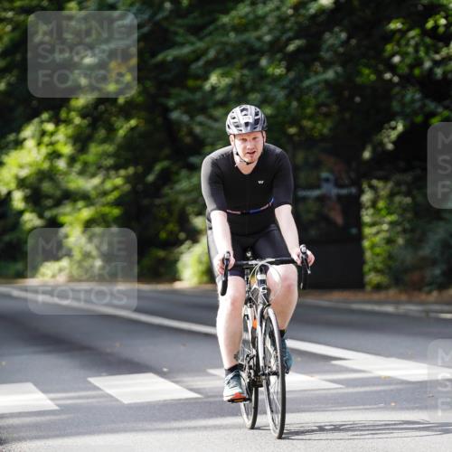 14.09.2025 - Stadtparktriathlon Michael Burmester http://msf.ph/oto/8911646 14.09.2025 11:15:10 Radfahren 886, 920 meine-sportfotos.de