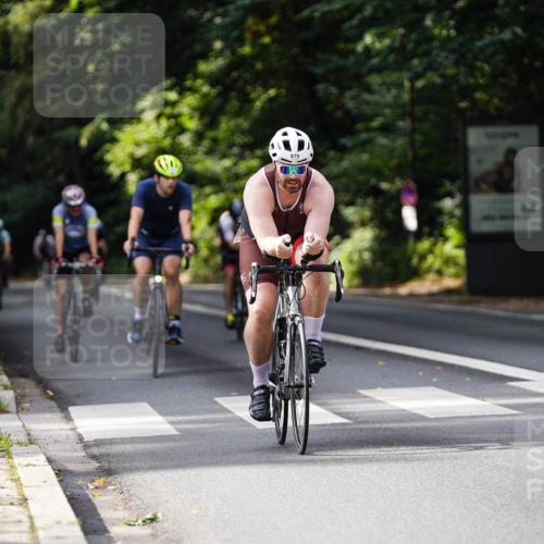 14.09.2025 - Stadtparktriathlon Michael Burmester http://msf.ph/oto/8911653 14.09.2025 11:15:23 Radfahren 756, 777, 842, 870, 880, 886, 921 meine-sportfotos.de
