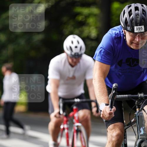 14.09.2025 - Stadtparktriathlon Michael Burmester http://msf.ph/oto/8911694 14.09.2025 11:16:28 Radfahren 808, 831, 876, 895, 968 meine-sportfotos.de