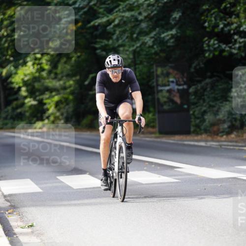 14.09.2025 - Stadtparktriathlon Michael Burmester http://msf.ph/oto/8911718 14.09.2025 11:17:29 Radfahren 877 meine-sportfotos.de