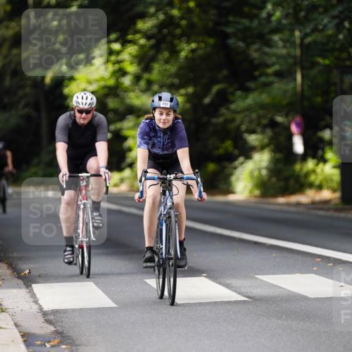 14.09.2025 - Stadtparktriathlon Michael Burmester http://msf.ph/oto/8911721 14.09.2025 11:17:38 Radfahren 805, 992, 995 meine-sportfotos.de