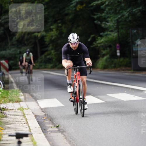 14.09.2025 - Stadtparktriathlon Michael Burmester http://msf.ph/oto/8911730 14.09.2025 11:18:06 Radfahren 909, 961, 1016 meine-sportfotos.de
