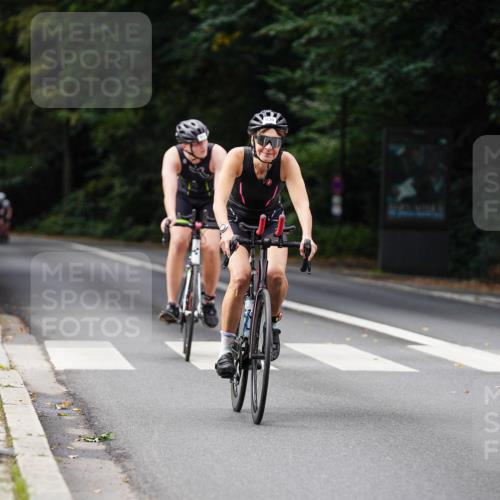 14.09.2025 - Stadtparktriathlon Michael Burmester http://msf.ph/oto/8911736 14.09.2025 11:18:21 Radfahren 902, 926, 930 meine-sportfotos.de