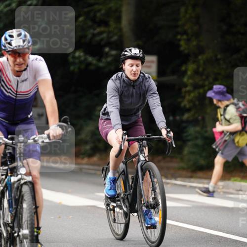14.09.2025 - Stadtparktriathlon Michael Burmester http://msf.ph/oto/8911750 14.09.2025 11:18:41 Radfahren 724, 868, 932, 934, 985, 993, 1015 meine-sportfotos.de