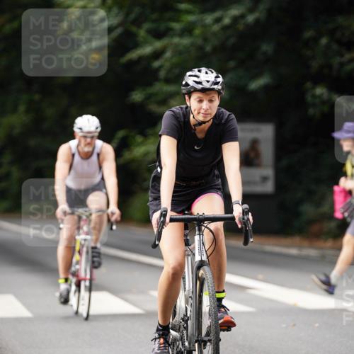 14.09.2025 - Stadtparktriathlon Michael Burmester http://msf.ph/oto/8911751 14.09.2025 11:18:41 Radfahren 724, 868, 932, 934, 985, 993, 1015 meine-sportfotos.de