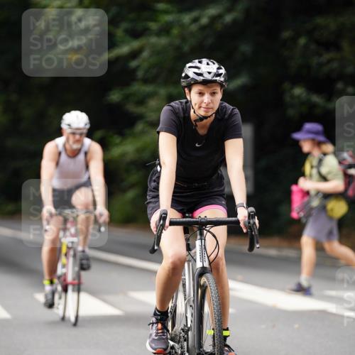 14.09.2025 - Stadtparktriathlon Michael Burmester http://msf.ph/oto/8911752 14.09.2025 11:18:42 Radfahren 724, 826, 868, 932, 934, 985, 1015 meine-sportfotos.de