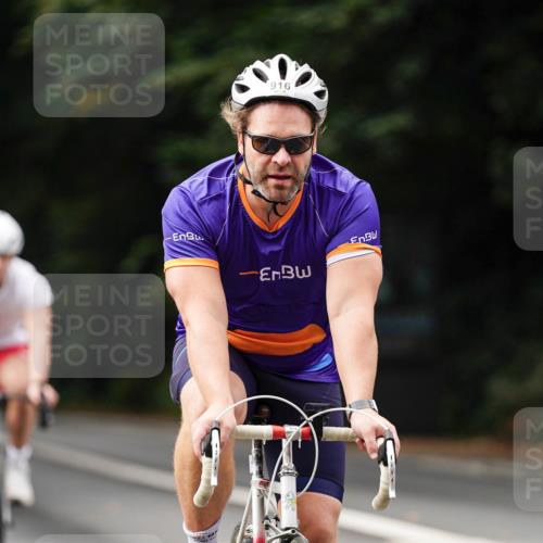14.09.2025 - Stadtparktriathlon Michael Burmester http://msf.ph/oto/8911782 14.09.2025 11:19:28 Radfahren 846, 890, 905, 916, 942, 979 meine-sportfotos.de