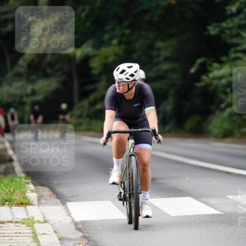 14.09.2025 - Stadtparktriathlon Michael Burmester http://msf.ph/oto/8911787 14.09.2025 11:19:38 Radfahren 854, 944, 979 meine-sportfotos.de