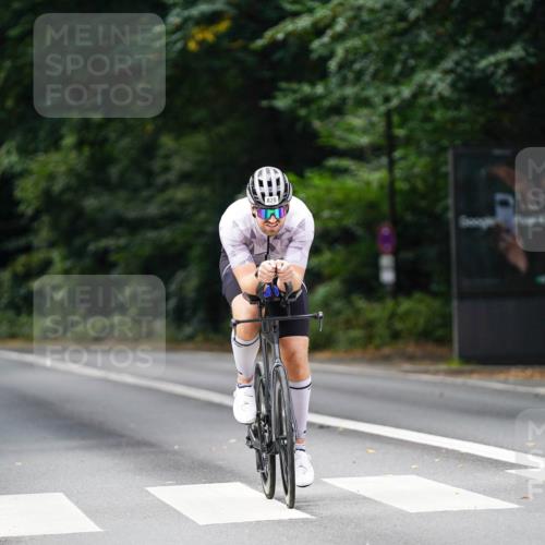 14.09.2025 - Stadtparktriathlon Michael Burmester http://msf.ph/oto/8911799 14.09.2025 11:19:51 Radfahren 825, 836, 867, 898, 1009, 1020 meine-sportfotos.de