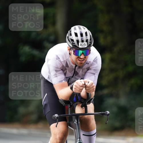 14.09.2025 - Stadtparktriathlon Michael Burmester http://msf.ph/oto/8911801 14.09.2025 11:19:52 Radfahren 825, 836, 867, 898, 1009, 1020 meine-sportfotos.de