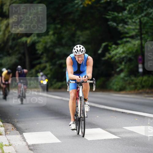14.09.2025 - Stadtparktriathlon Michael Burmester http://msf.ph/oto/8911804 14.09.2025 11:19:58 Radfahren 825, 836, 841, 867, 975, 984, 990 meine-sportfotos.de
