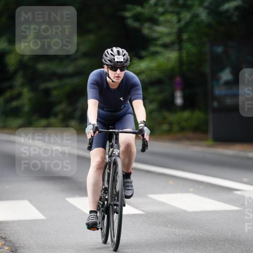 14.09.2025 - Stadtparktriathlon Michael Burmester http://msf.ph/oto/8911812 14.09.2025 11:20:10 Radfahren 833, 841, 925, 975, 984 meine-sportfotos.de