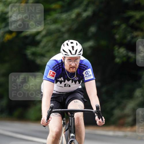 14.09.2025 - Stadtparktriathlon Michael Burmester http://msf.ph/oto/8911816 14.09.2025 11:20:14 Radfahren 833, 859, 865, 925 meine-sportfotos.de