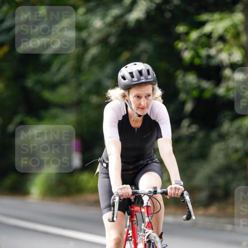 14.09.2025 - Stadtparktriathlon Michael Burmester http://msf.ph/oto/8911854 14.09.2025 11:20:57 Radfahren 937, 949 meine-sportfotos.de