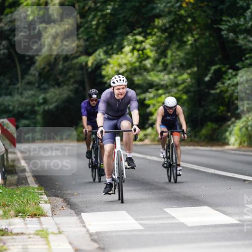 14.09.2025 - Stadtparktriathlon Michael Burmester http://msf.ph/oto/8911861 14.09.2025 11:21:09 Radfahren 822, 827, 973, 982, 1012 meine-sportfotos.de