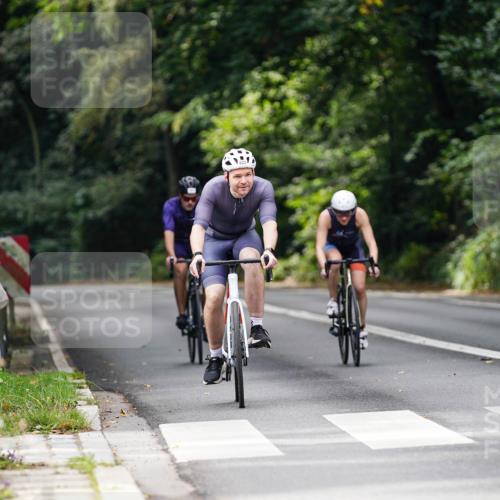 14.09.2025 - Stadtparktriathlon Michael Burmester http://msf.ph/oto/8911862 14.09.2025 11:21:10 Radfahren 822, 827, 973, 982, 1012 meine-sportfotos.de