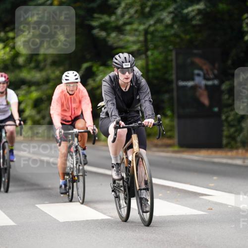 14.09.2025 - Stadtparktriathlon Michael Burmester http://msf.ph/oto/8911877 14.09.2025 11:21:41 Radfahren 734, 871, 927, 955, 960 meine-sportfotos.de