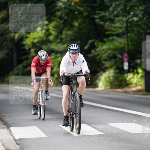 14.09.2025 - Stadtparktriathlon Michael Burmester http://msf.ph/oto/8911888 14.09.2025 11:21:53 Radfahren 828, 873, 945, 981 meine-sportfotos.de