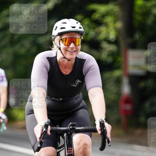 14.09.2025 - Stadtparktriathlon Michael Burmester http://msf.ph/oto/8911913 14.09.2025 11:22:16 Radfahren 842, 850, 855, 929, 952, 964, 972, 997 meine-sportfotos.de