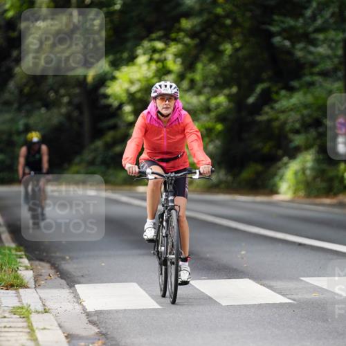 14.09.2025 - Stadtparktriathlon Michael Burmester http://msf.ph/oto/8911916 14.09.2025 11:22:20 Radfahren 842, 850, 855, 952, 997 meine-sportfotos.de