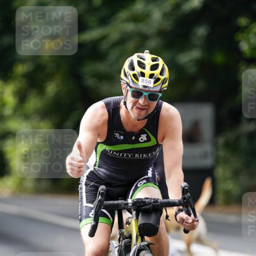 14.09.2025 - Stadtparktriathlon Michael Burmester http://msf.ph/oto/8911921 14.09.2025 11:22:25 Radfahren 850, 880, 901, 997 meine-sportfotos.de
