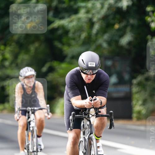 14.09.2025 - Stadtparktriathlon Michael Burmester http://msf.ph/oto/8911929 14.09.2025 11:22:40 Radfahren 857, 870, 875, 892, 957, 958, 998 meine-sportfotos.de
