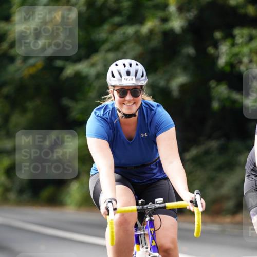 14.09.2025 - Stadtparktriathlon Michael Burmester http://msf.ph/oto/8911934 14.09.2025 11:22:43 Radfahren 857, 862, 870, 875, 892, 921, 957, 958, 998 meine-sportfotos.de