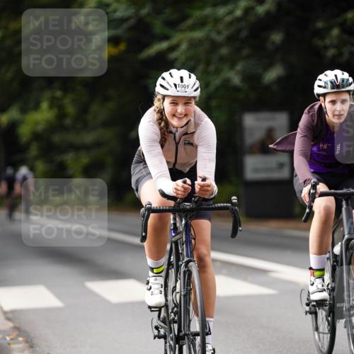 14.09.2025 - Stadtparktriathlon Michael Burmester http://msf.ph/oto/8911945 14.09.2025 11:22:52 Radfahren 831, 862, 870, 875, 918, 921, 948, 974, 1001, 1002 meine-sportfotos.de