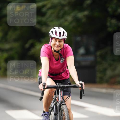 14.09.2025 - Stadtparktriathlon Michael Burmester http://msf.ph/oto/8911966 14.09.2025 11:23:11 Radfahren 886, 920, 946 meine-sportfotos.de